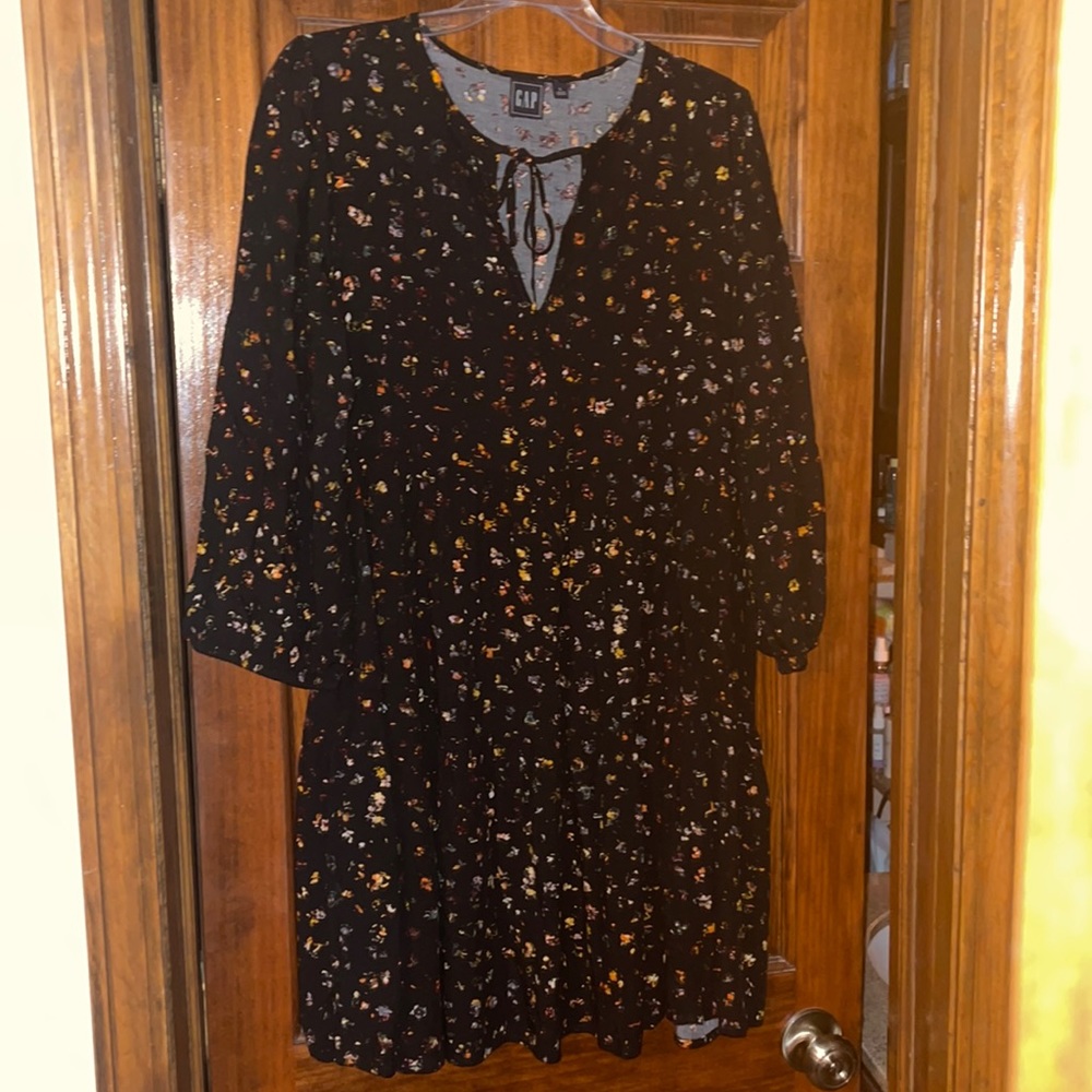 Women’s GAP tiered romantic dress.